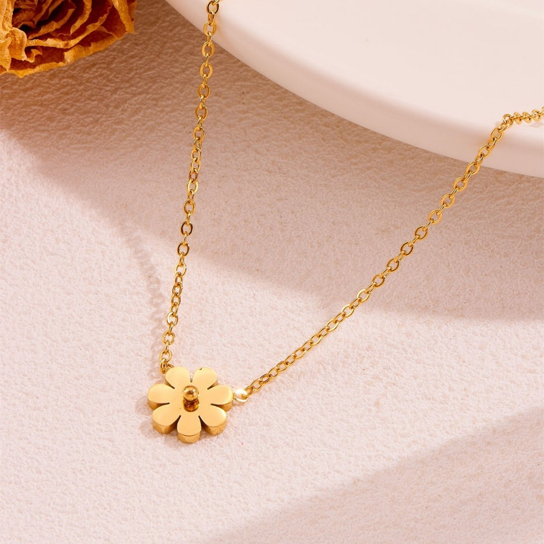 Petite Daisy Charm Necklace