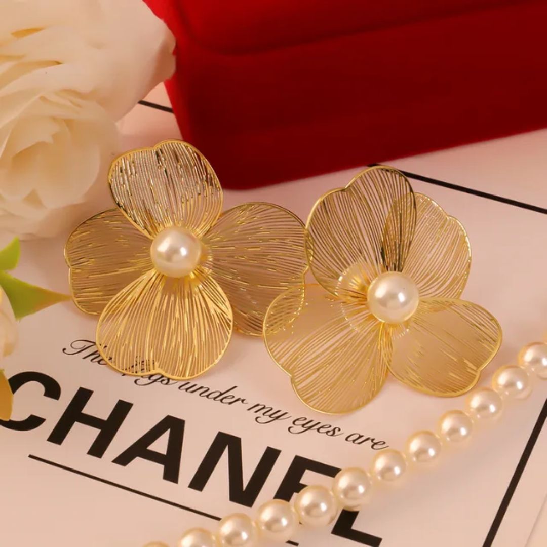 A Pearl Of Flower Earrings