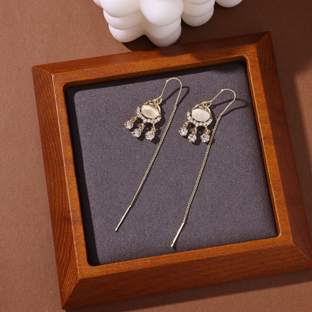Glimmering Feline Eye Dangles Earrings