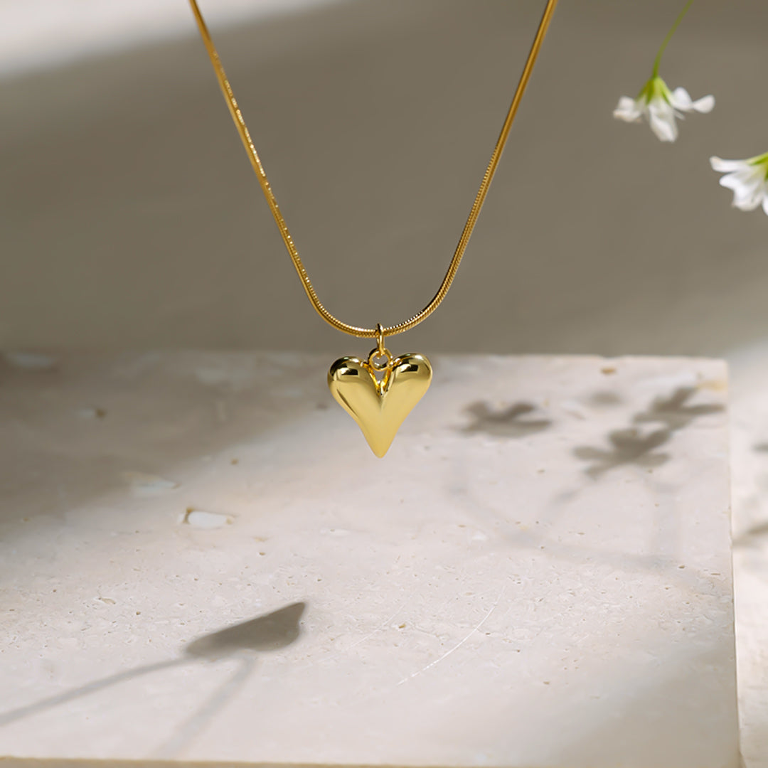 Blind Date Heart Neckpiece