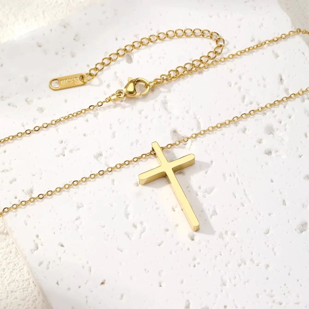 Cross pendant necklace