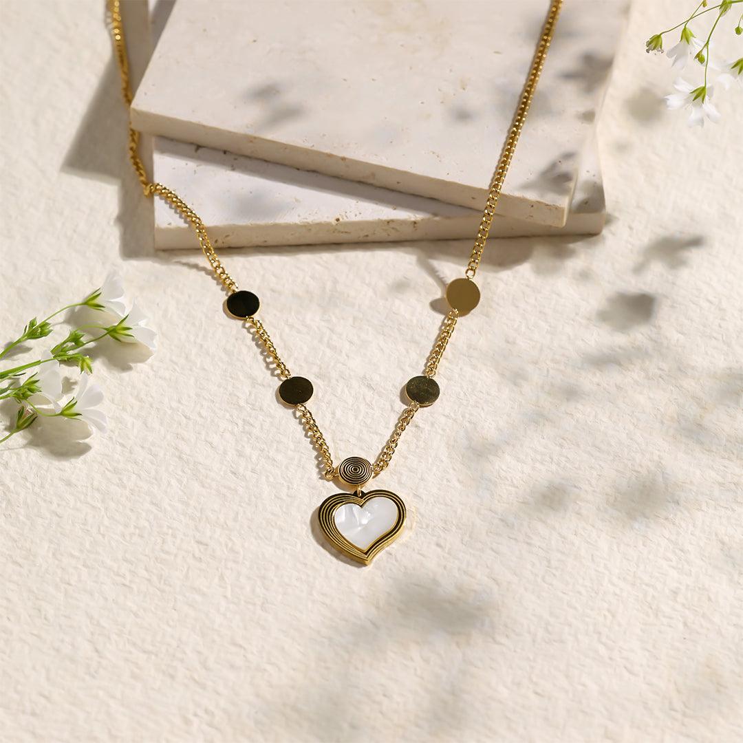 Blind Date Heart Neckpiece