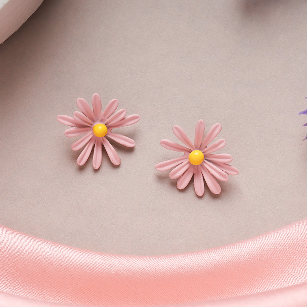 Minimal Daisy Earrings