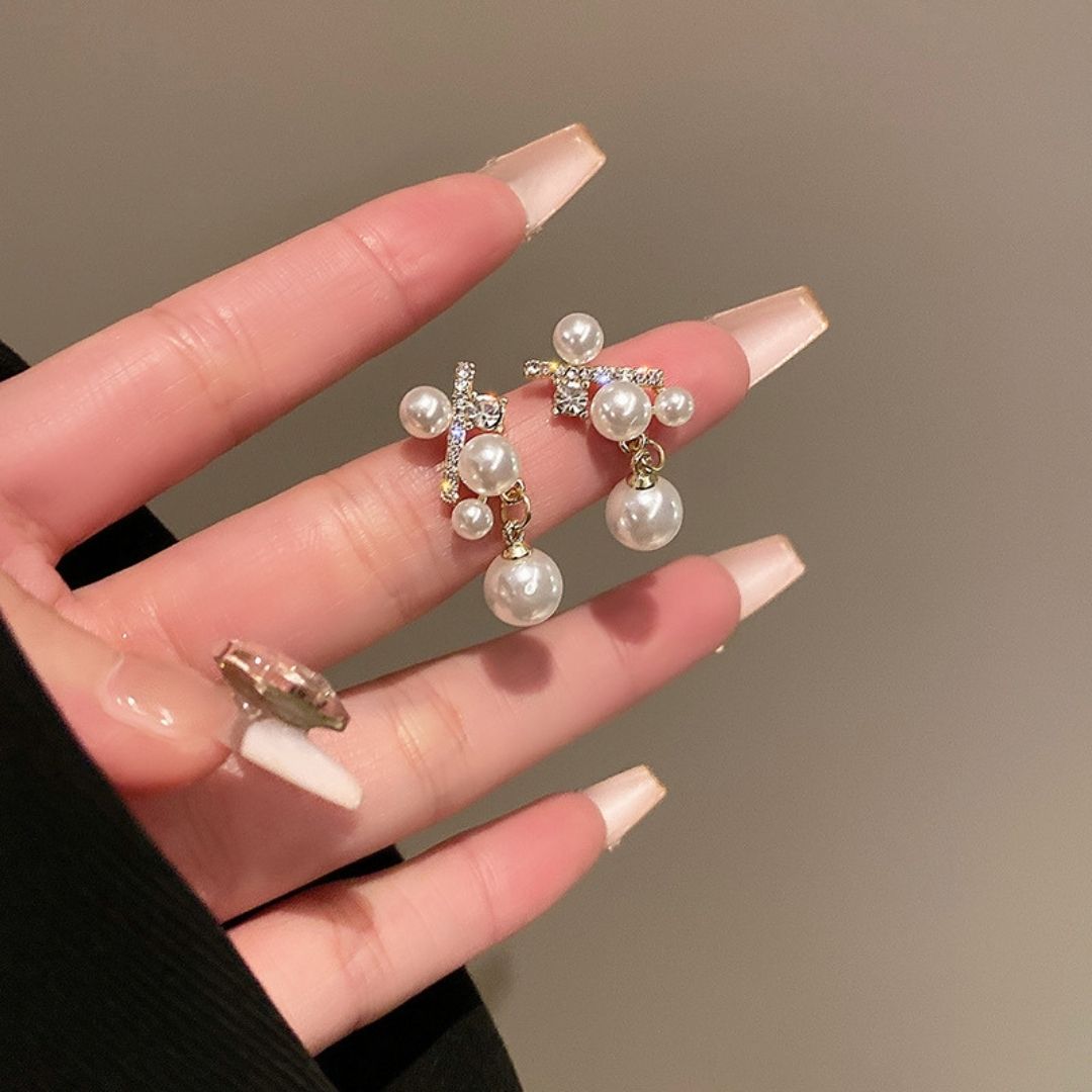 Gala Glamour Pearl Earrings