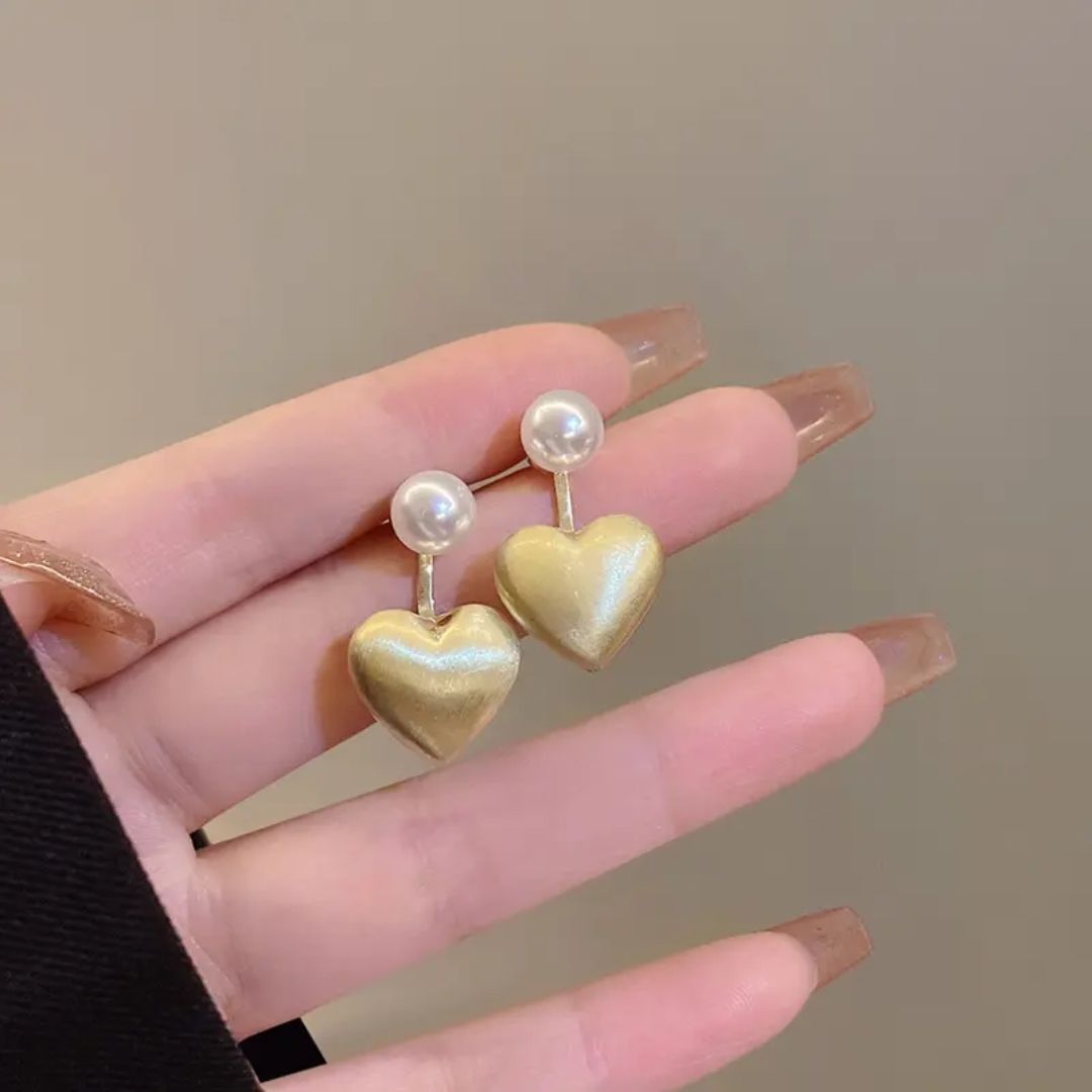 A pearl of golden heart earrings
