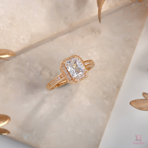 Retro Luxe Gold Ring