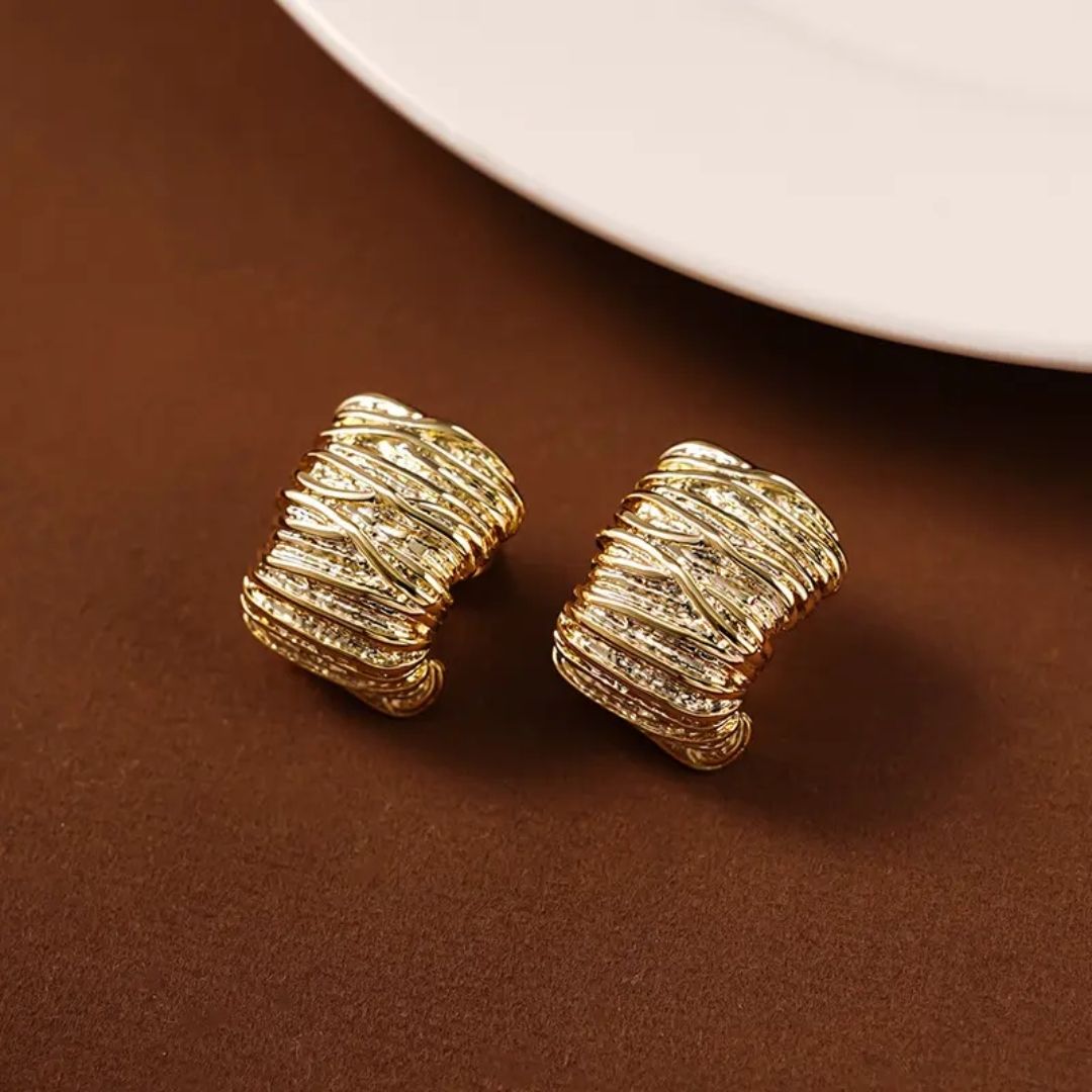 Tenuous Curl Studs Earrings