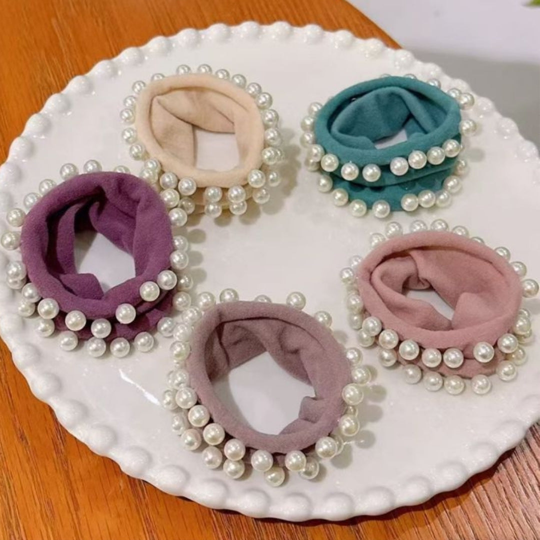 Graceful Pearl Scrunchie (Pack of 1)