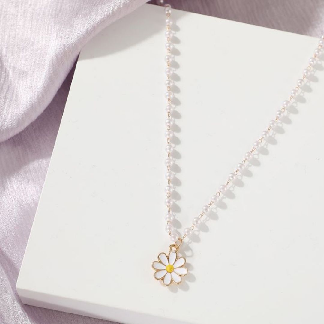 Pearl Strand Daisy Necklace