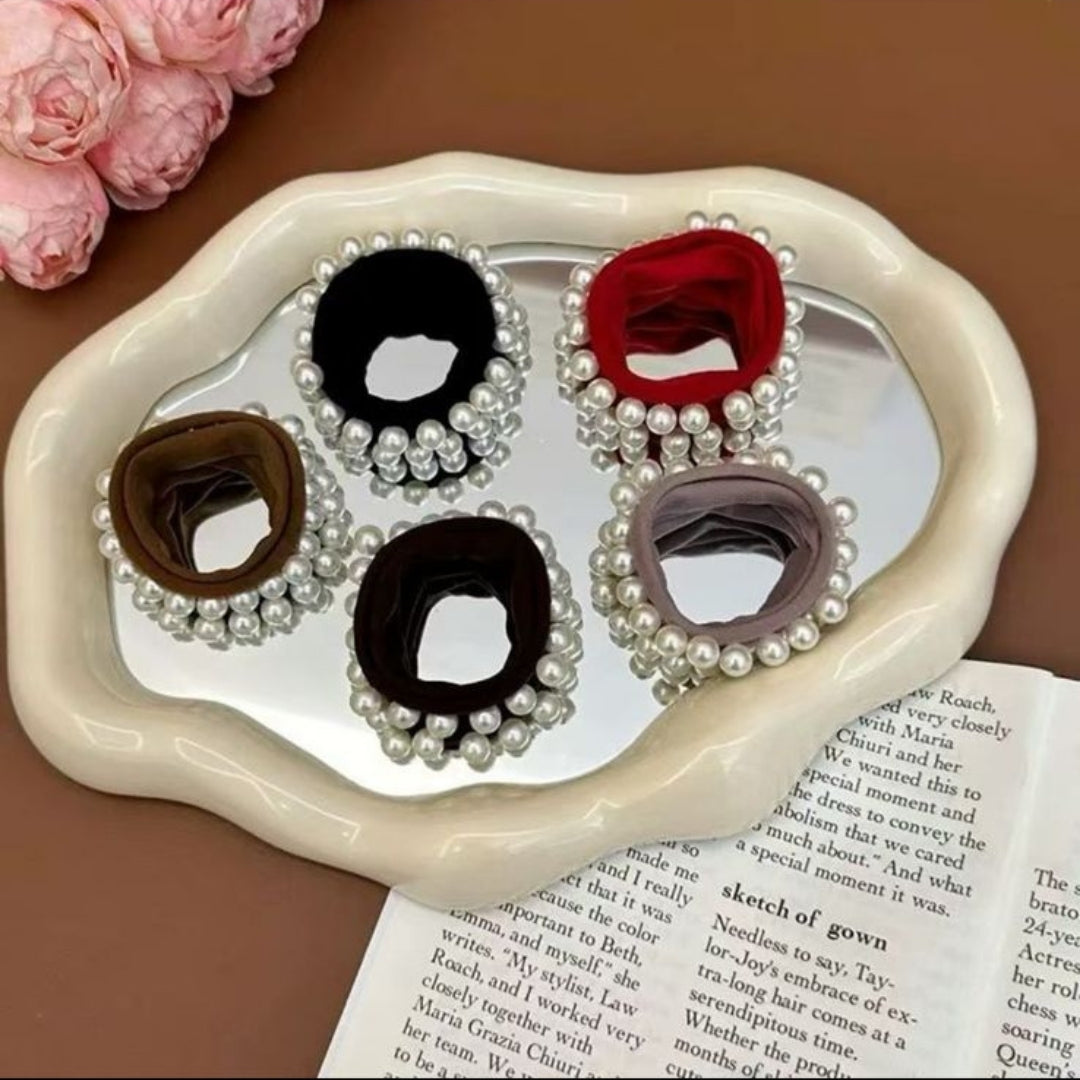 Graceful Pearl Scrunchie (Pack of 1)