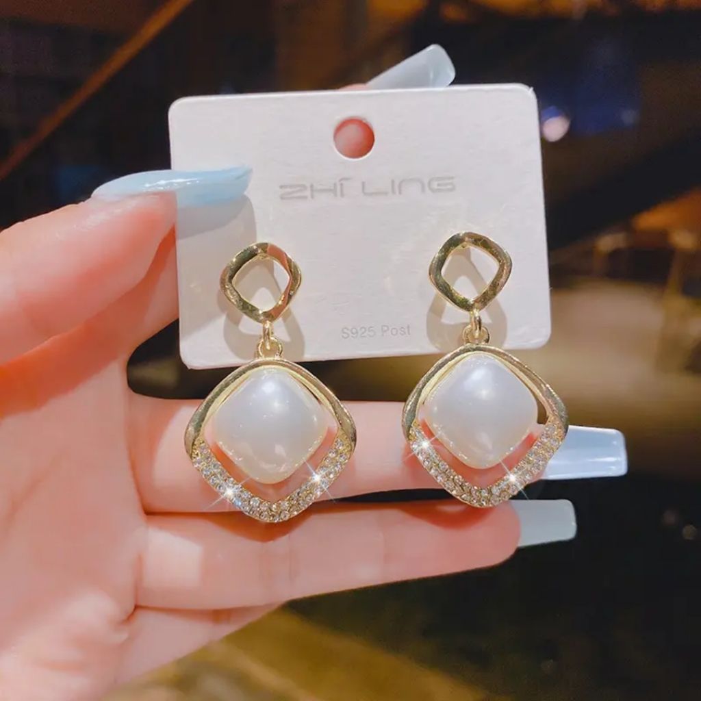 Ivory Glimmery Earrings