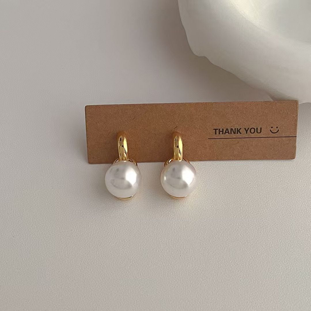 Modern Musse Pearl Earrings