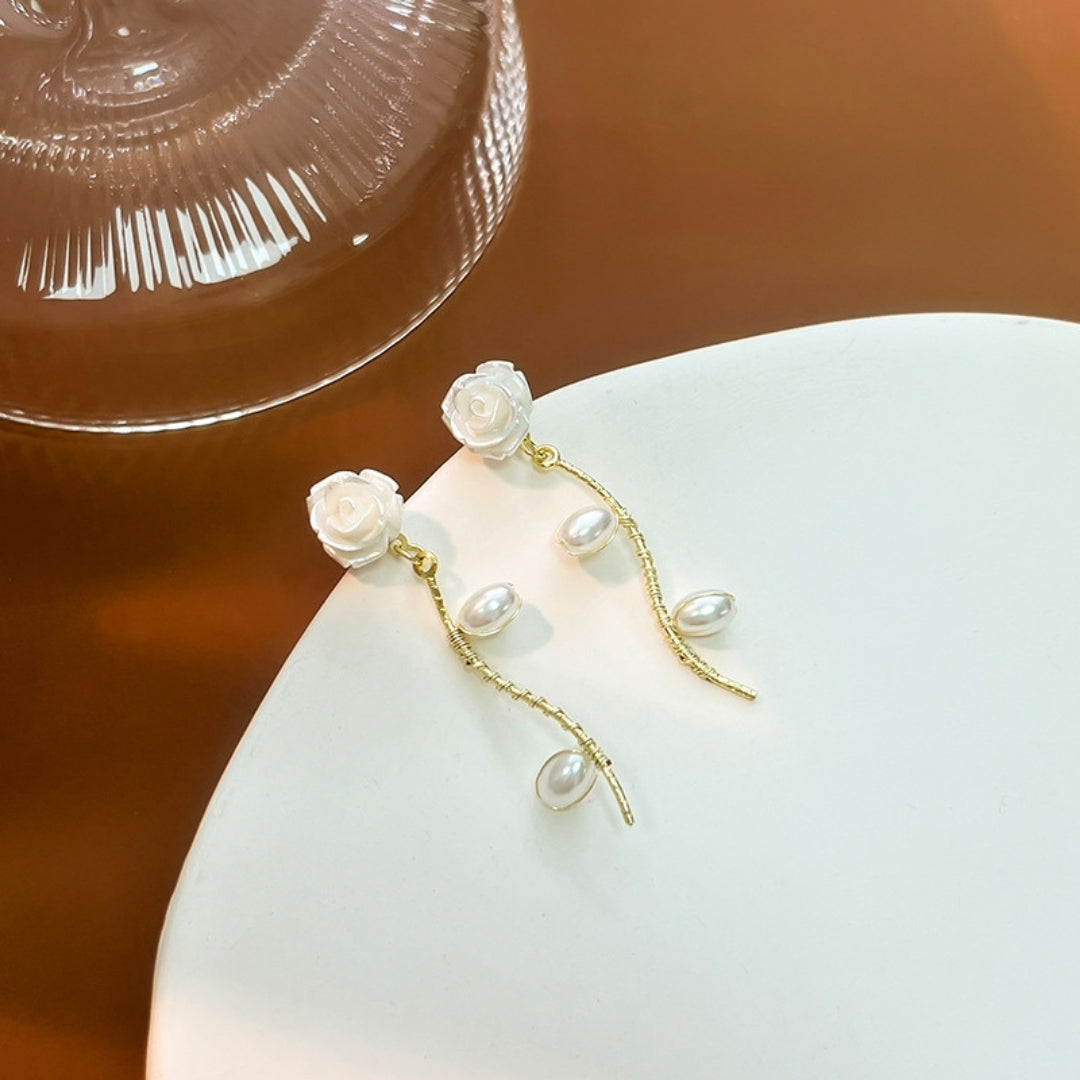 Whispering Rose Pearls Earring