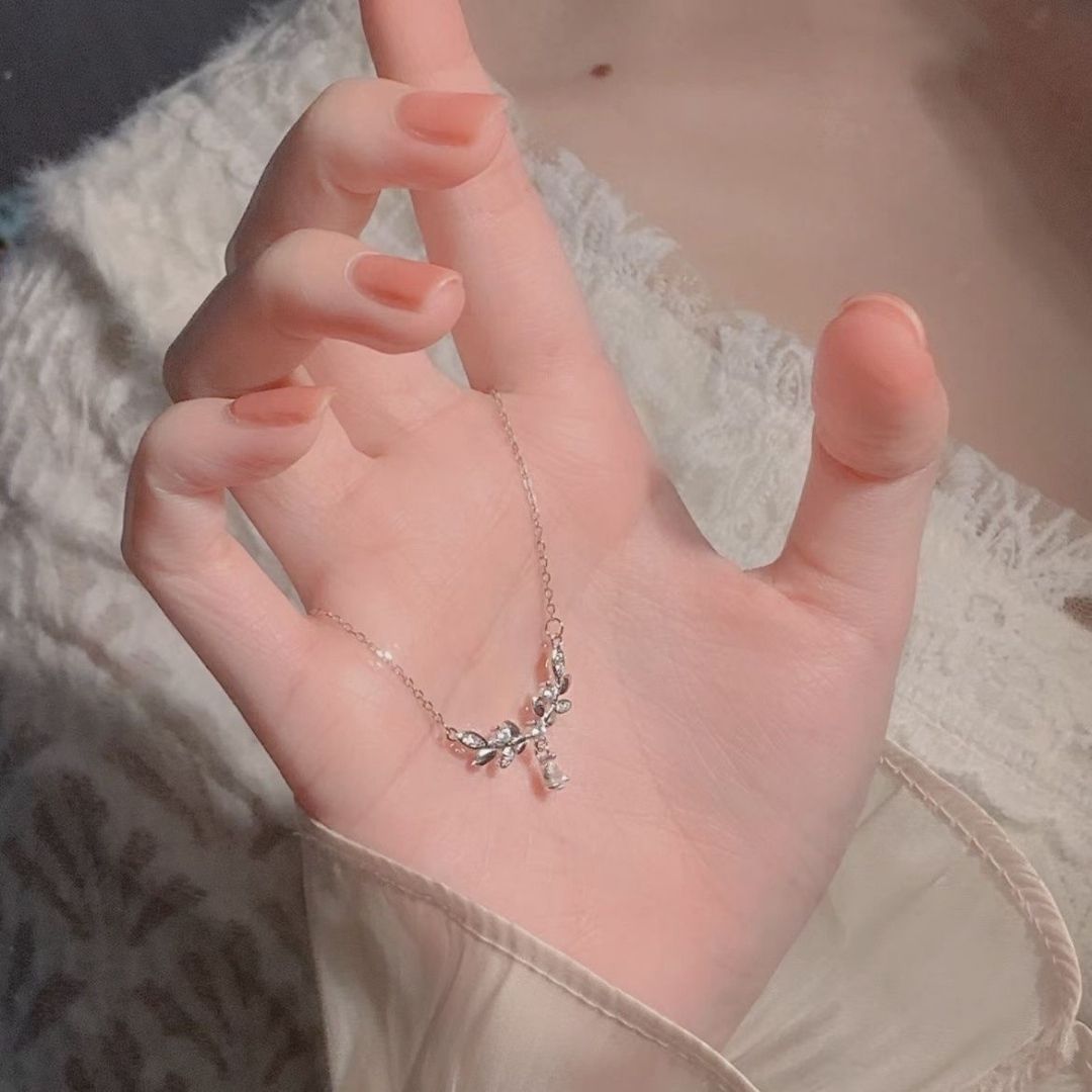 Silver Leaf Pendant Chain Necklace