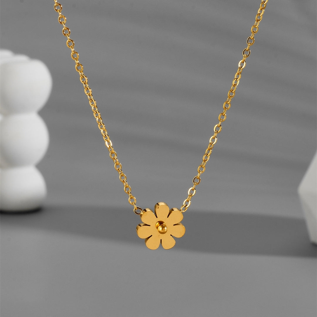 Petite Daisy Charm Necklace