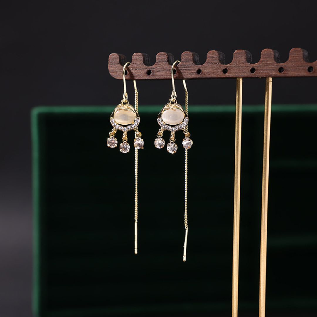 Glimmering Feline Eye Dangles Earrings