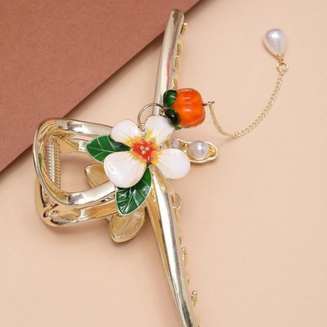 Delicate Daisy Claw