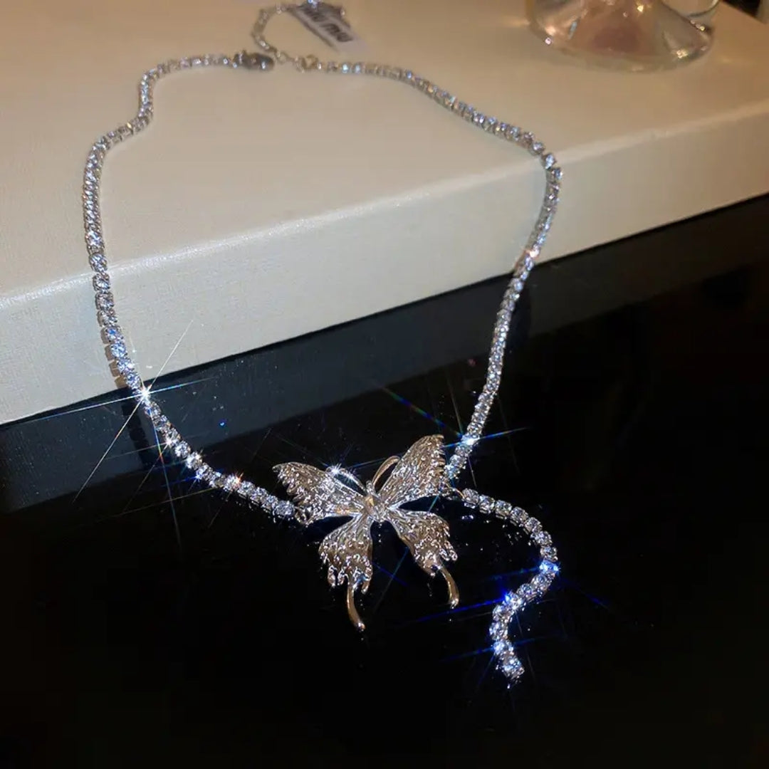 Flutter Chic Necklace