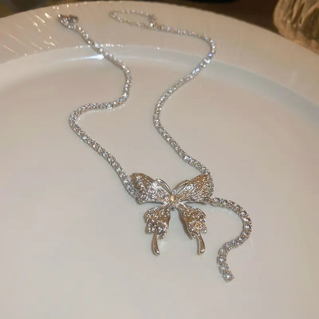 Flutter Chic Necklace