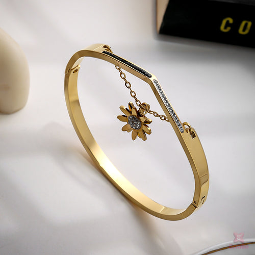 Elegant Floral Bracelet