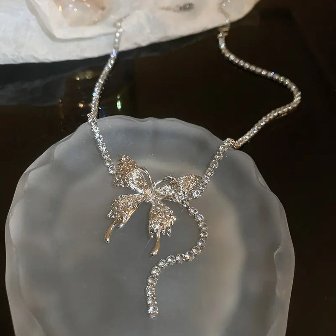 Flutter Chic Necklace