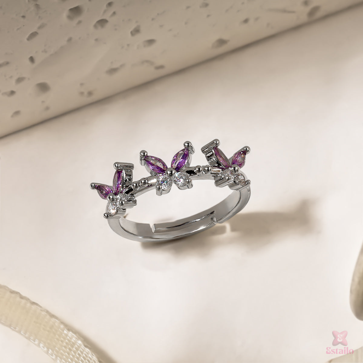 Fluttery Gem Ring