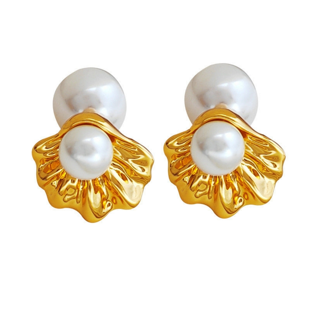 Divine Daisy Pearl Earrings