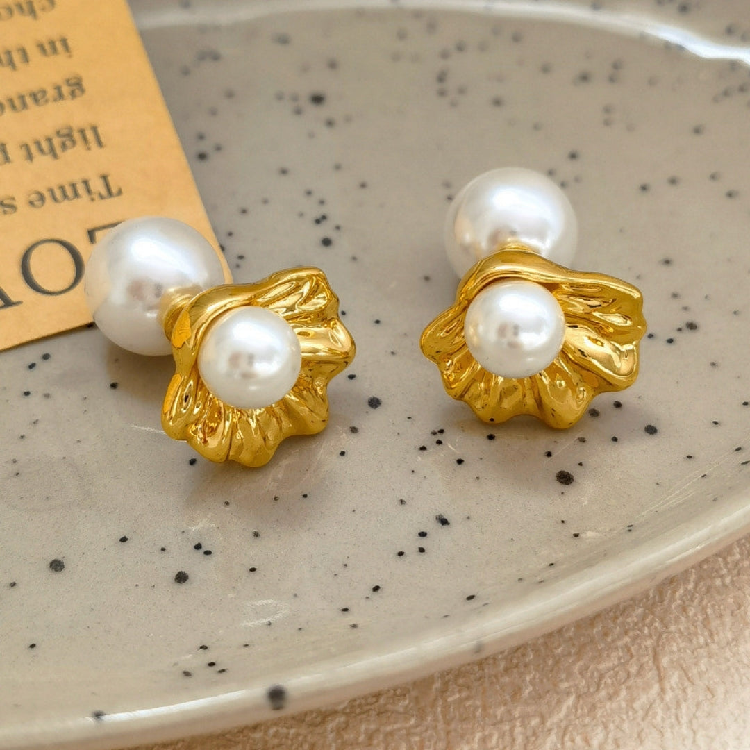 Divine Daisy Pearl Earrings