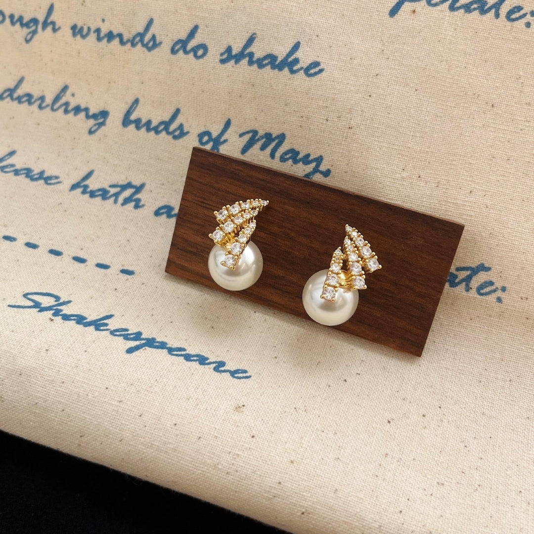 Graceful Glamour Pearls Earrings