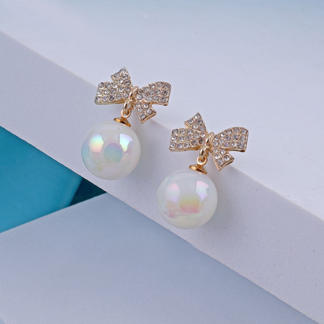 A Pearl of Bow Earring