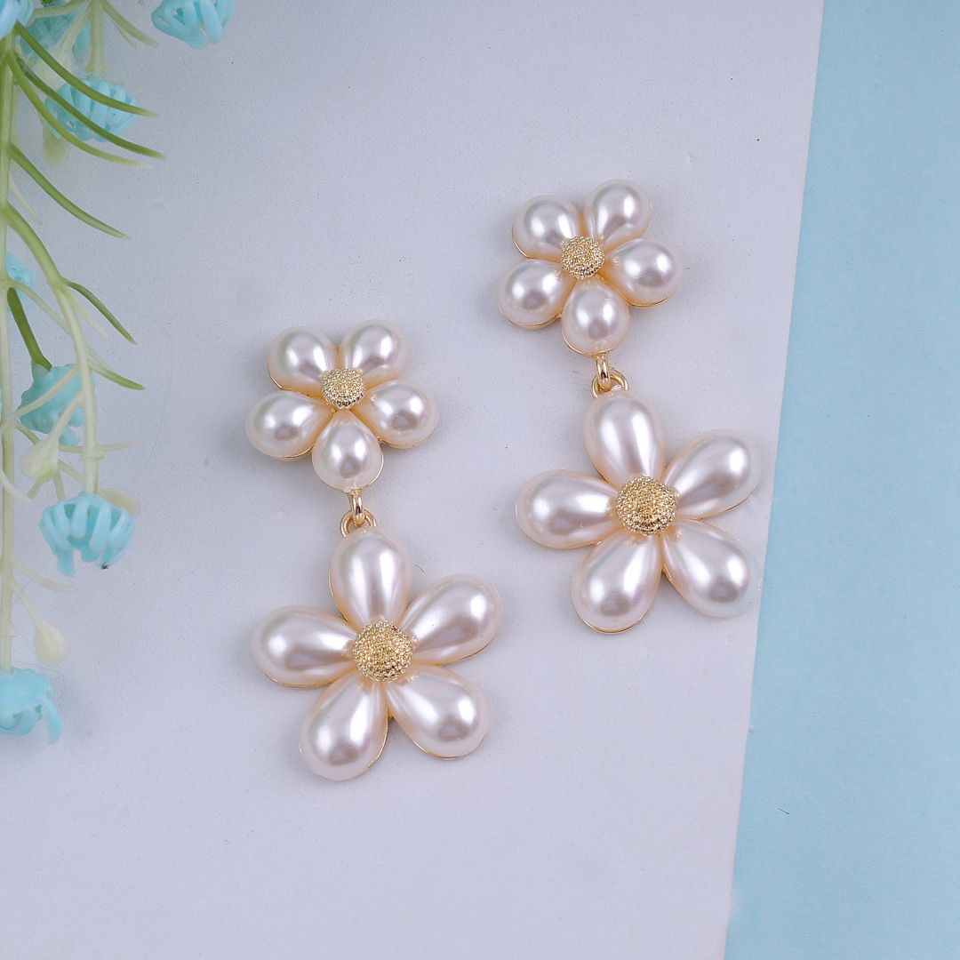 As Pearl of Flower Earrings