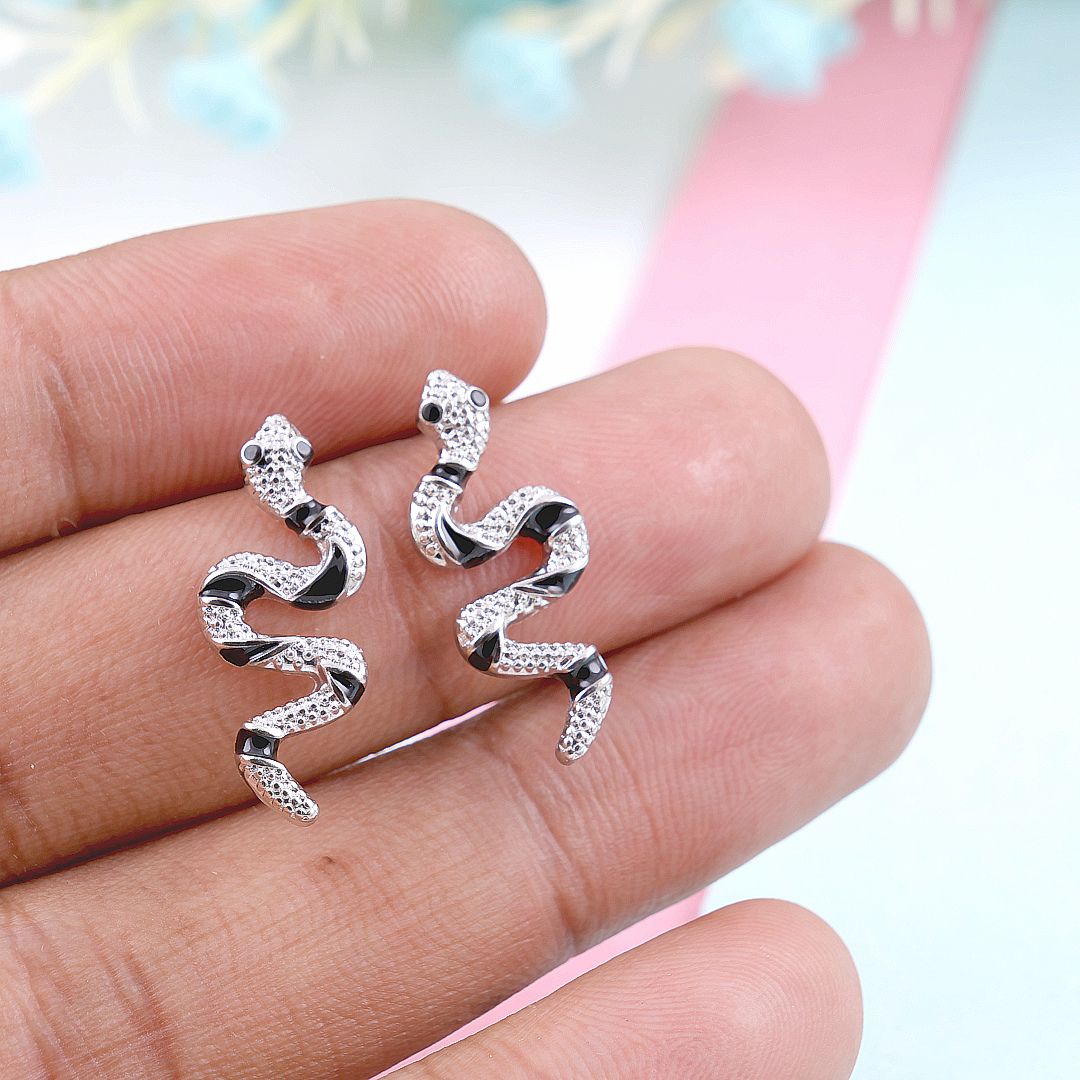 Dainty Chic Snake Earrings