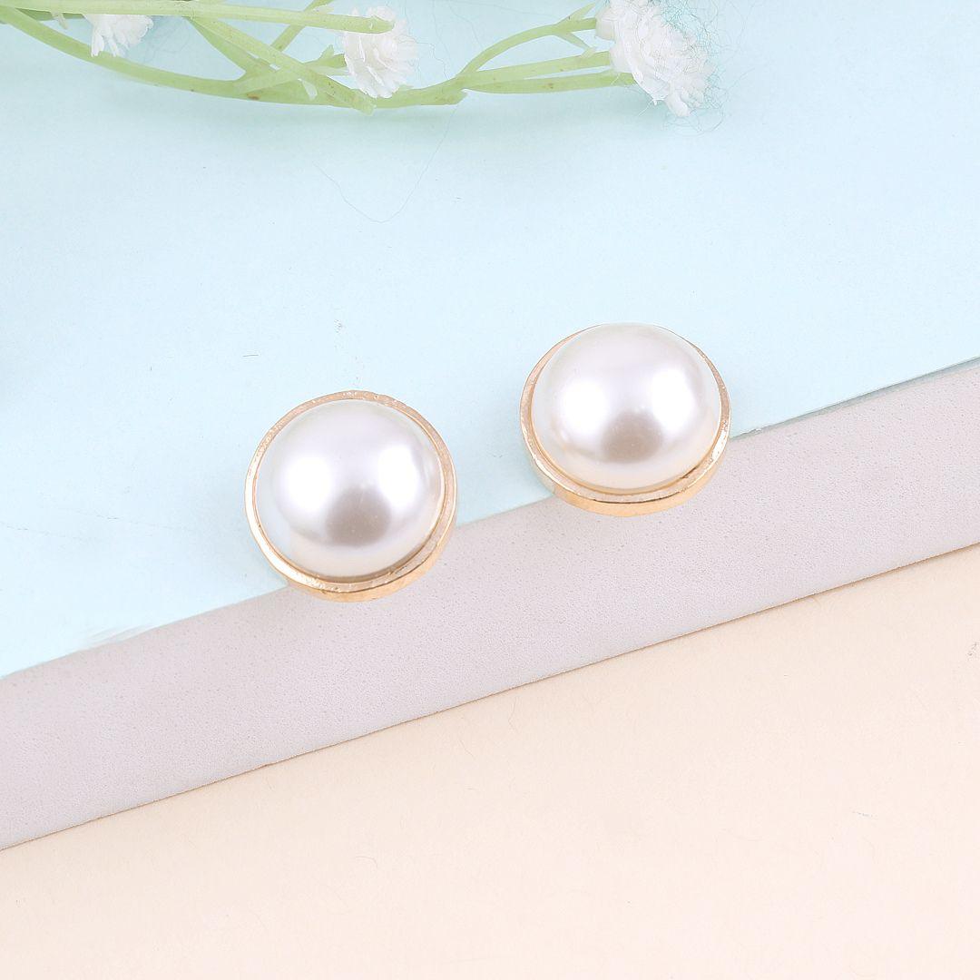 Pearl of Stud Earrings