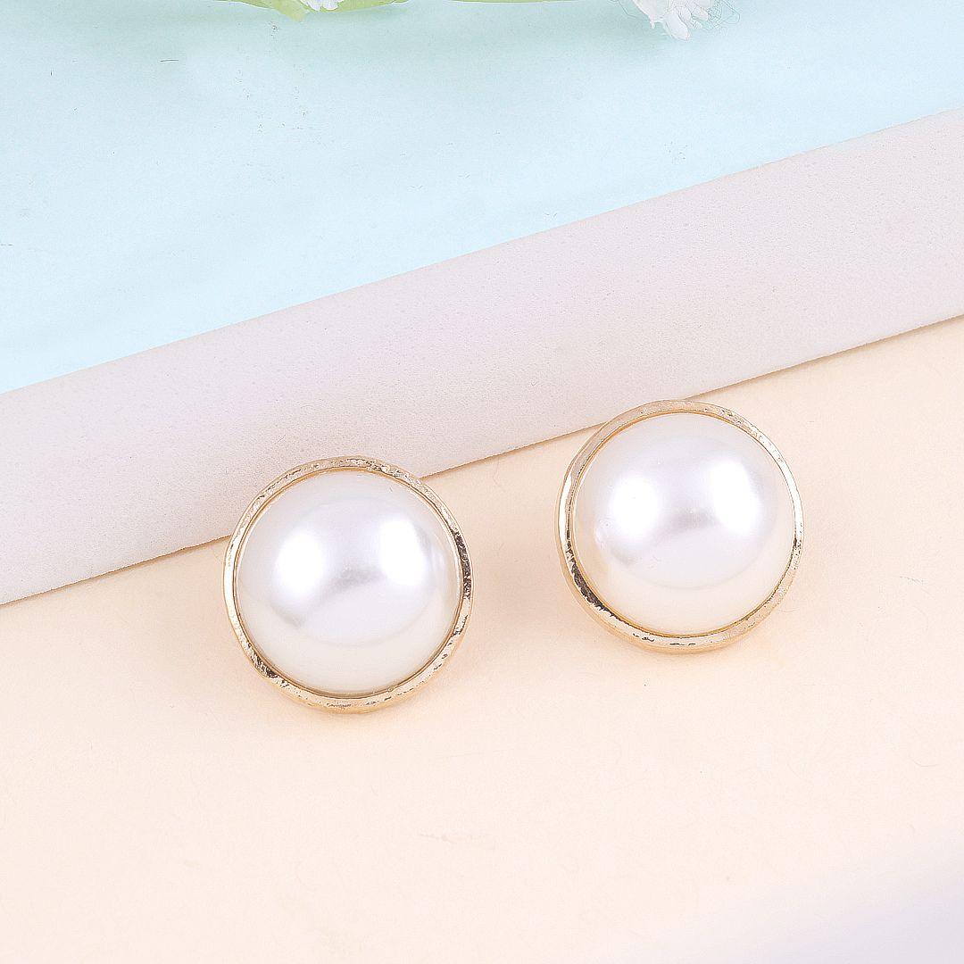 Pearl of Stud Earrings