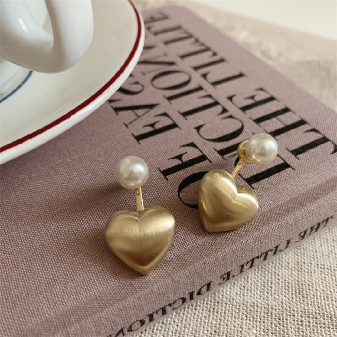 A pearl of golden heart earrings