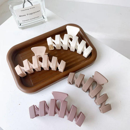 Classy matte hair claw (pack of 1)