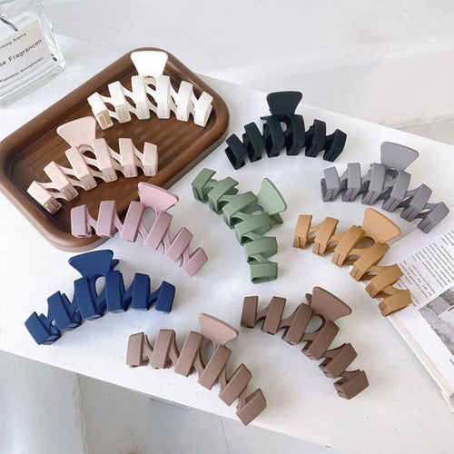 Classy matte hair claw (pack of 1)