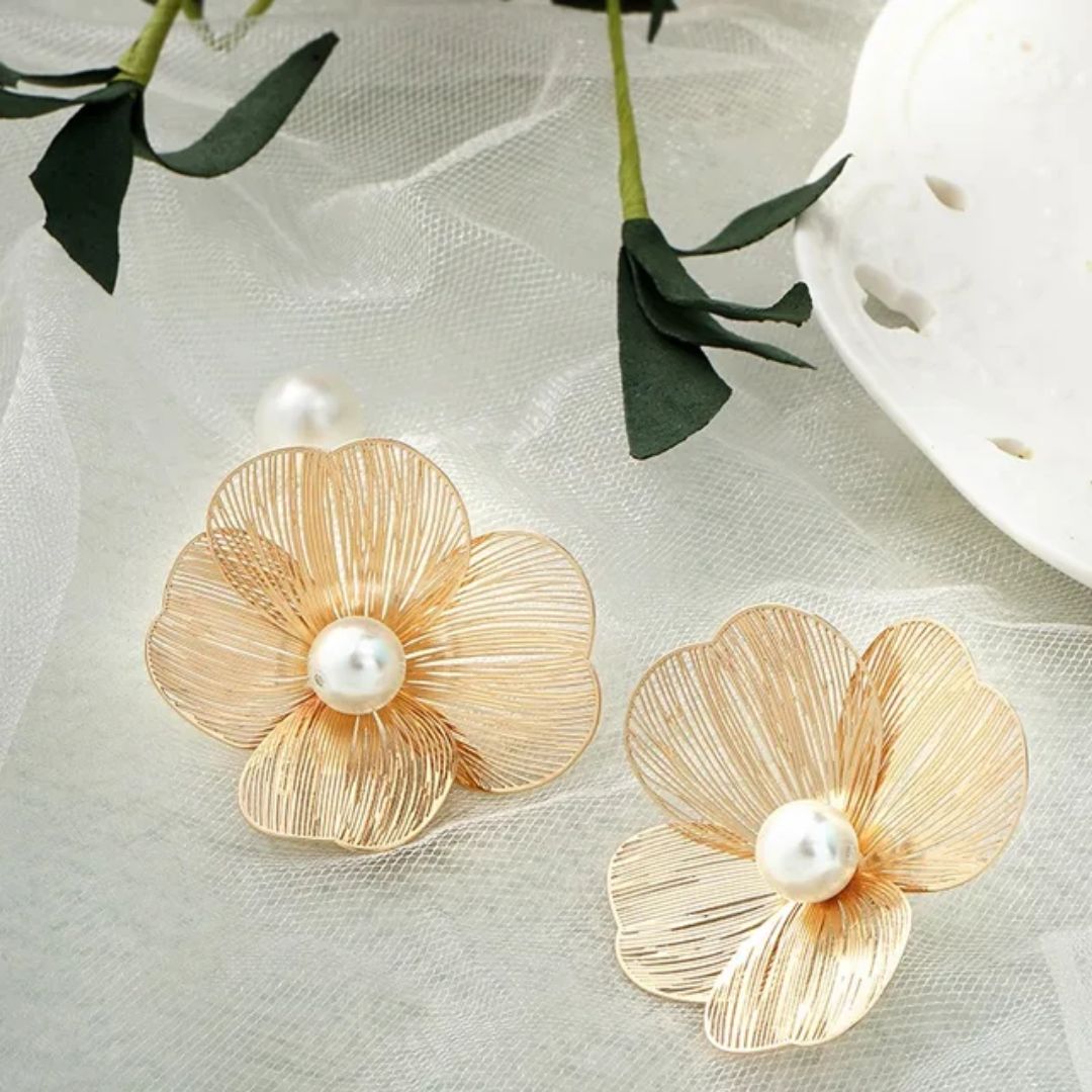 A Pearl Of Flower Earrings