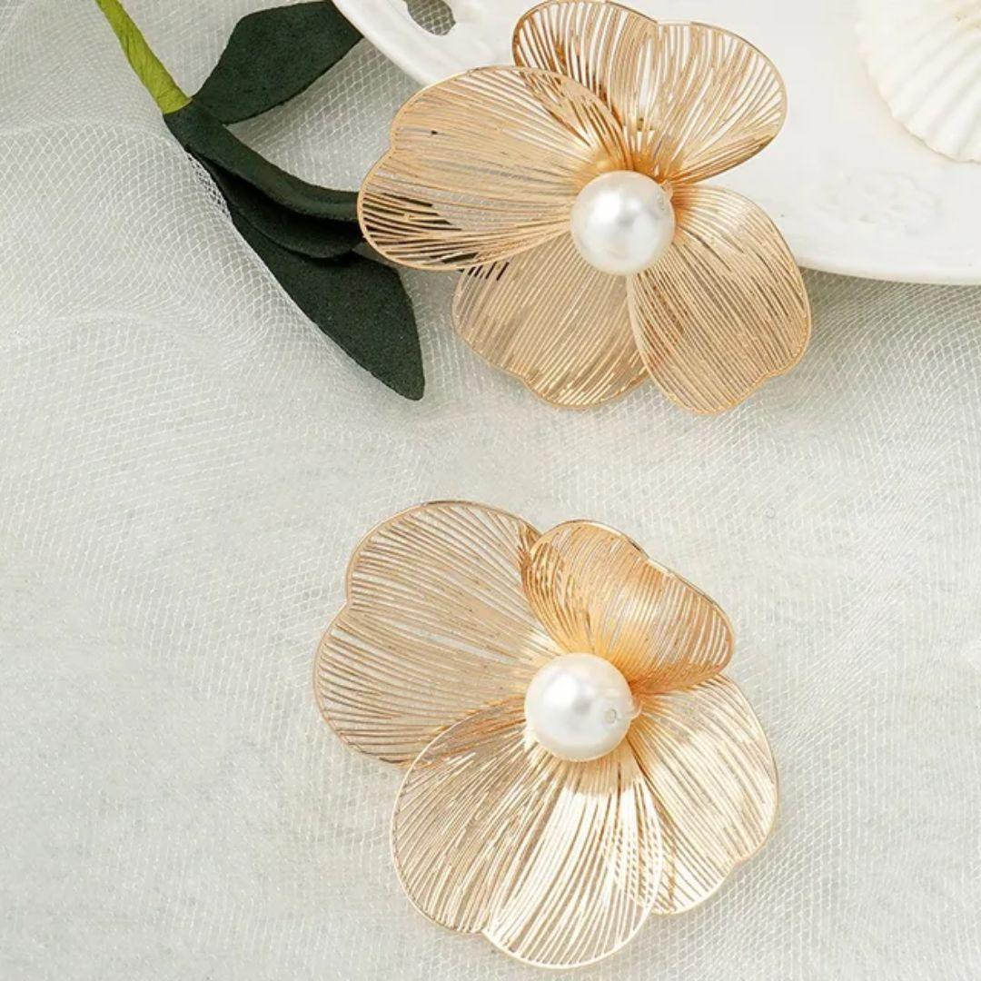 A Pearl Of Flower Earrings