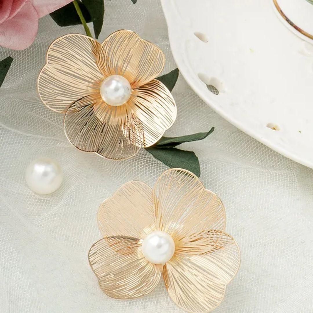 A Pearl Of Flower Earrings