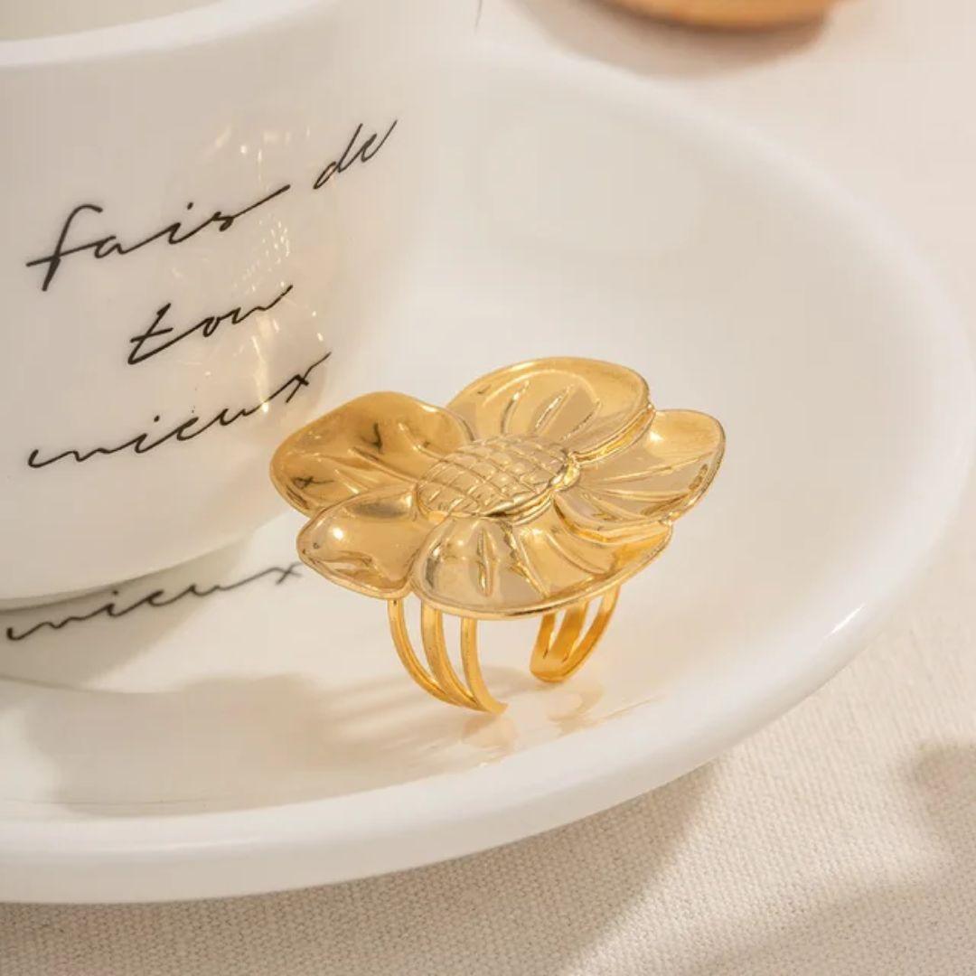 Cut of Golden Flower ring