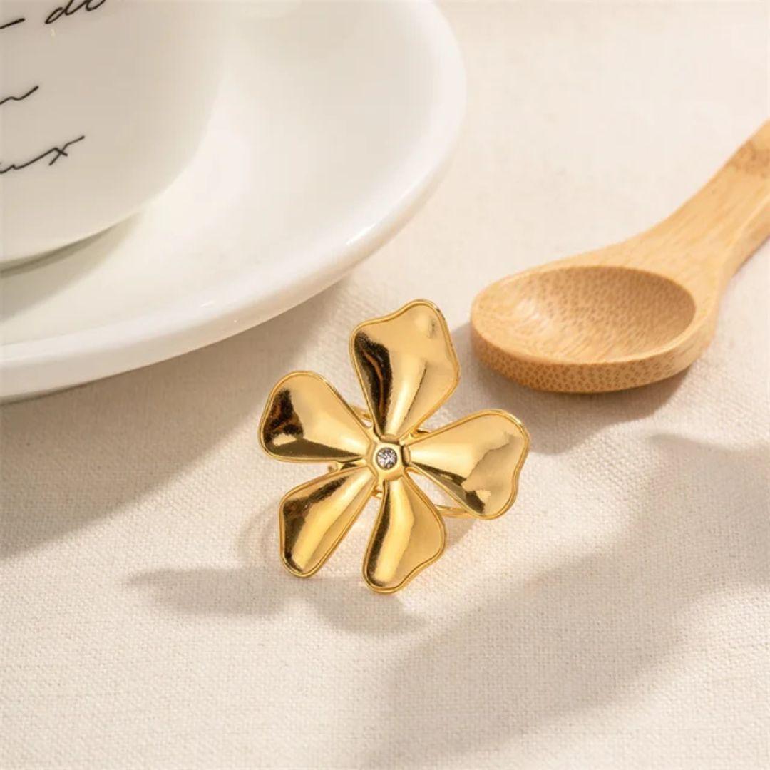 As pretty golden flower ring