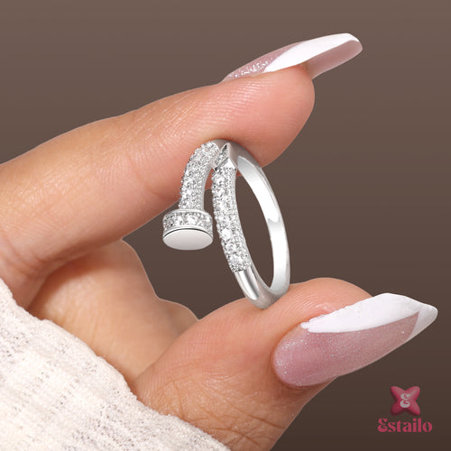 The Estailo Clou Sparkle Ring