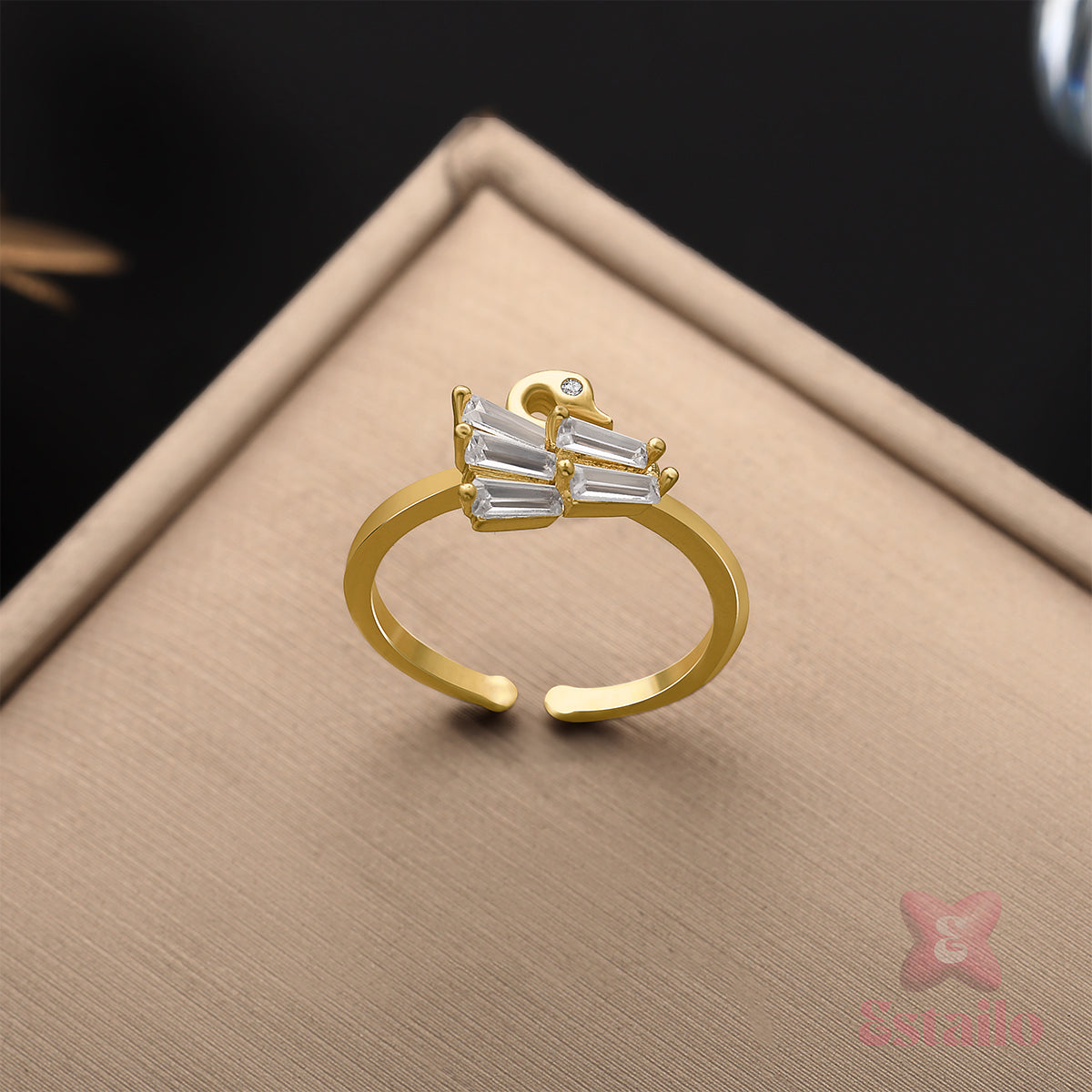 Sovereign Swan Ring