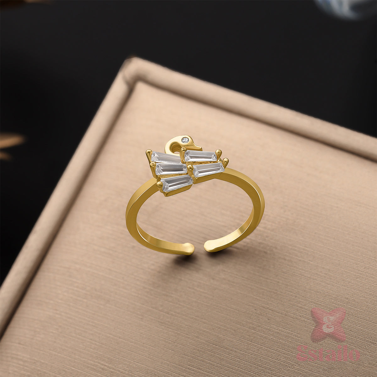 Sovereign Swan Ring