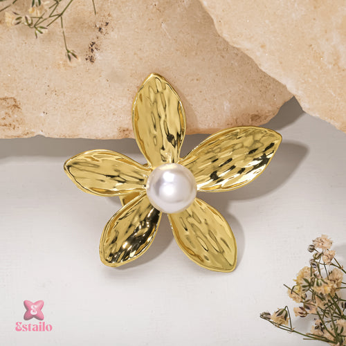 Golden Petal Pearl Clip