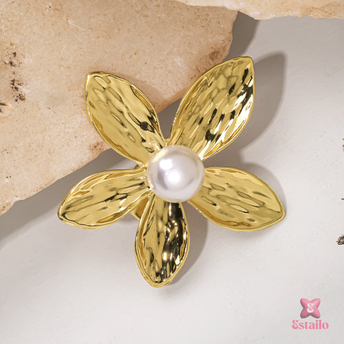 Golden Petal Pearl Clip