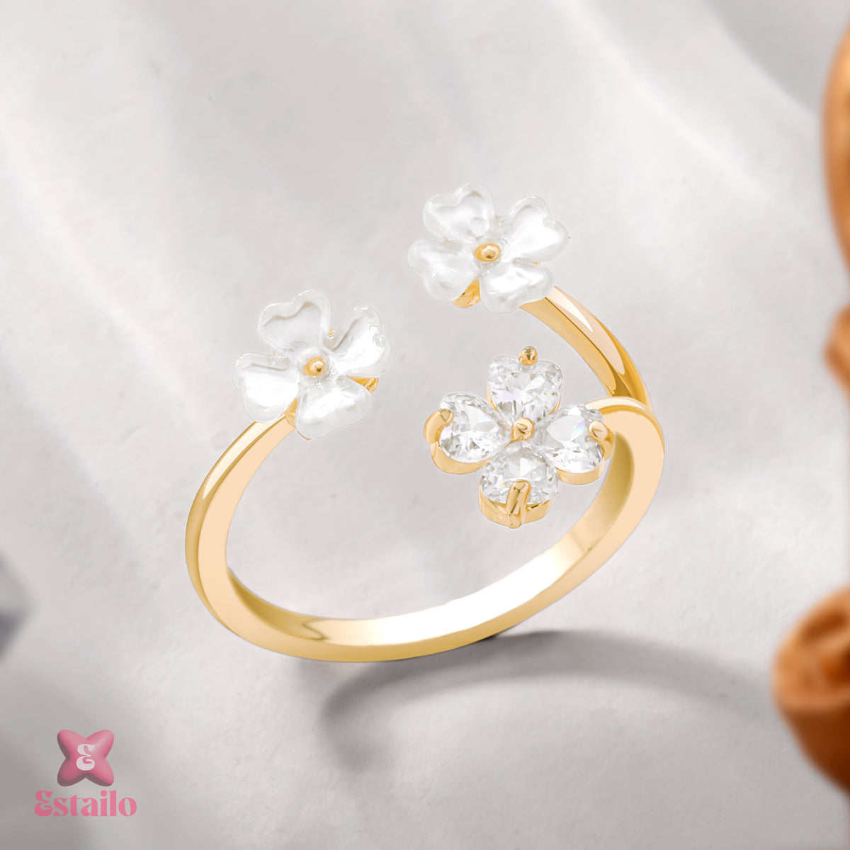 Golden Clover Embrace Ring