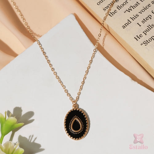 Stella Black Pendant Necklace