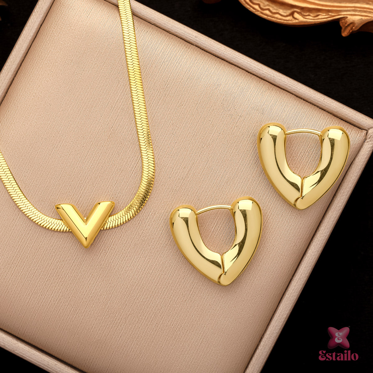 Golden V-Pendant Set